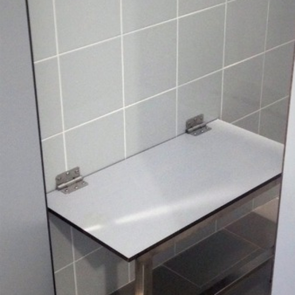 4 8 Bancos e cabides 1 