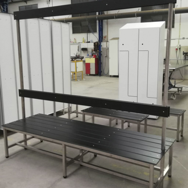 5 3 Bancos e cabides 12 